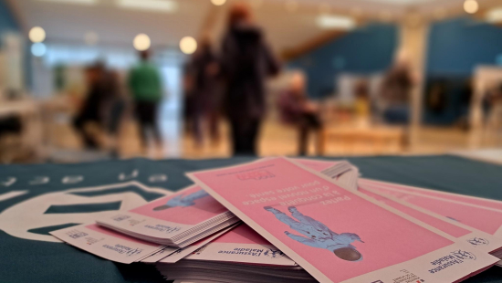 Flyers Mon espace santé sur une table