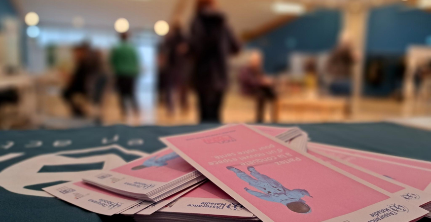 Flyers Mon espace santé sur une table