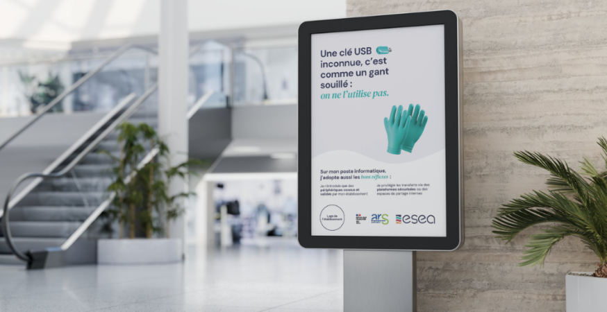 hall bâtiment avec panneau affiche cyber